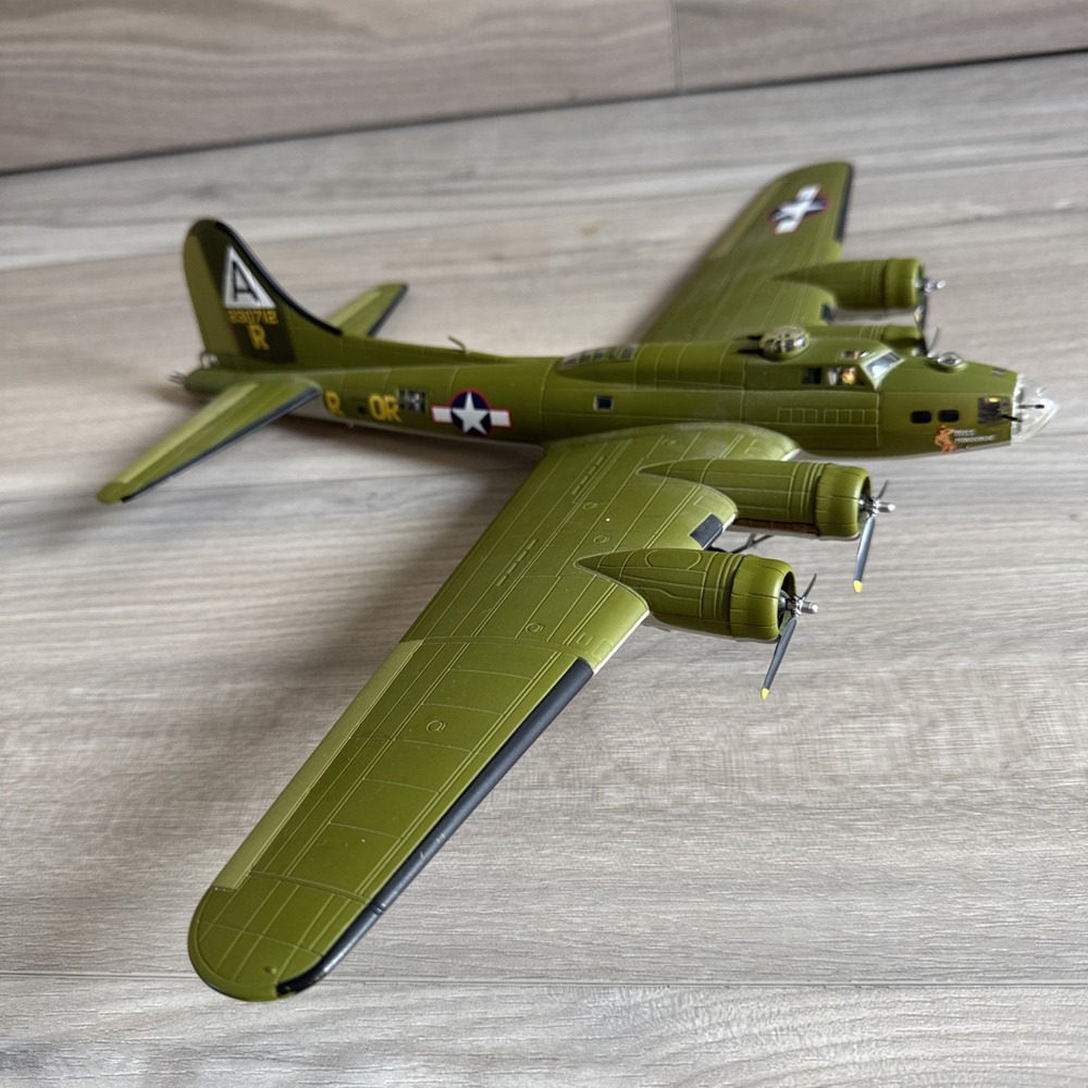 Corgi AA99126, 1:72‎ B-17E Flying Fortress, 8th USAAF, "Miss Minookie" Damage